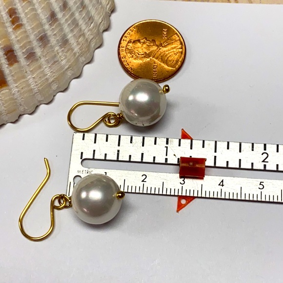 NEW Big 12mm shell pearl white earrings gold - Picture 5 of 5